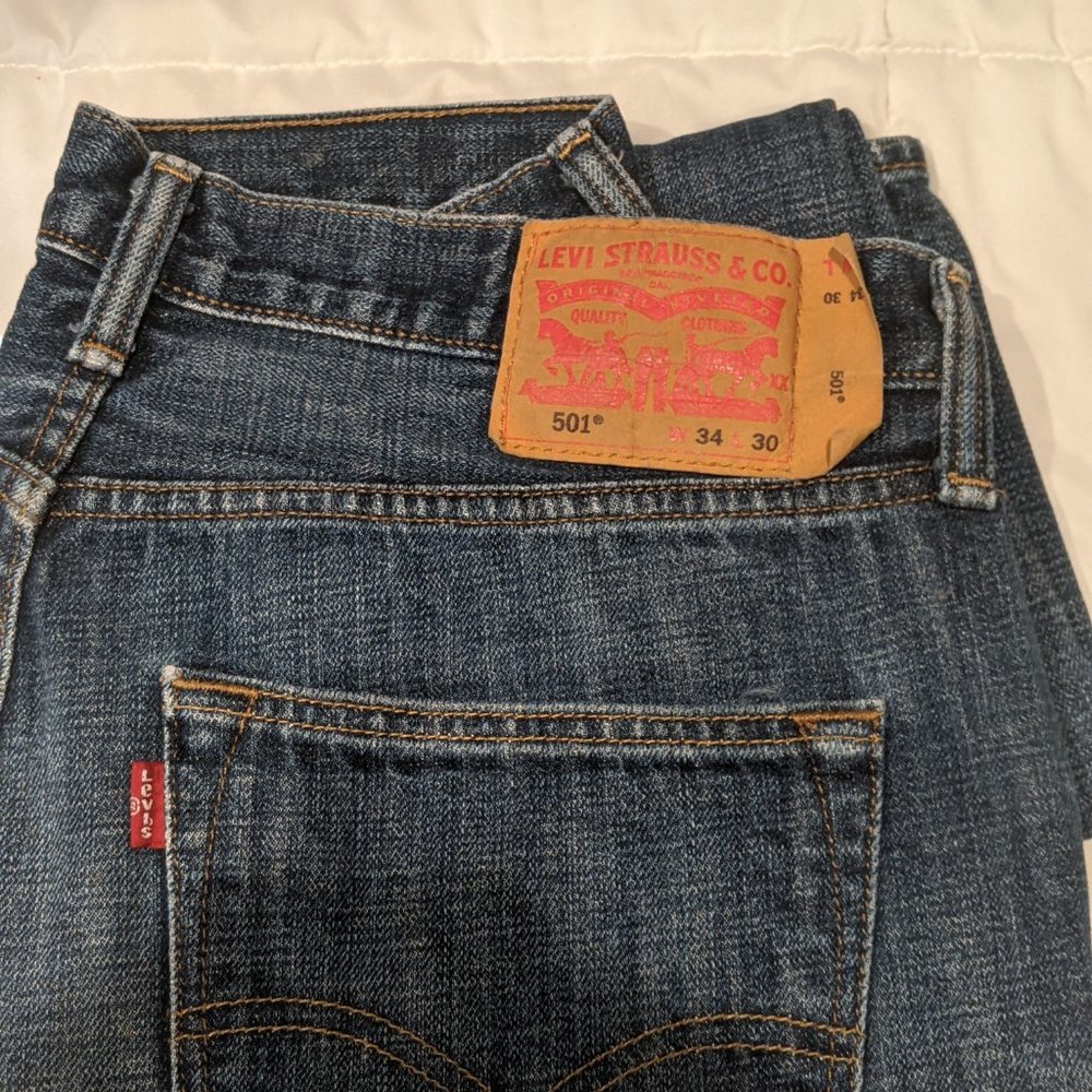 Levi's 501 Straight Fit Mid Blue Wash Jeans - Actual Size 33 x 27.5 - Picture 3 of 10